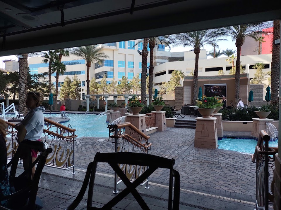Waves Bar & Grill