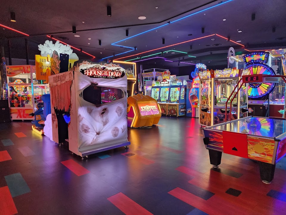 Arcade at the Horseshoe Center Strip
